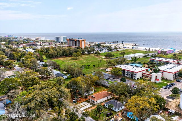 2041 Southern Avenue, Biloxi, MS 39531