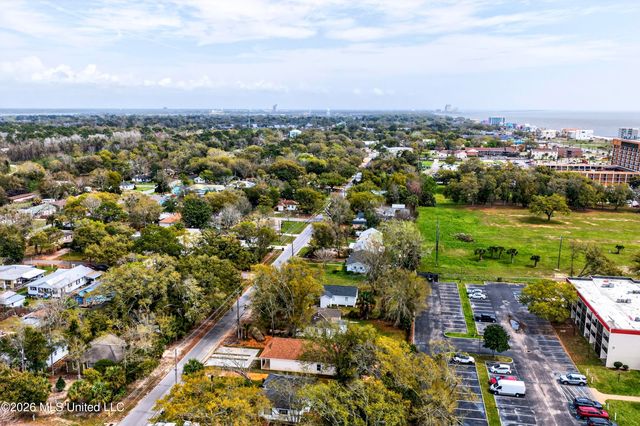 2041 Southern Avenue, Biloxi, MS 39531