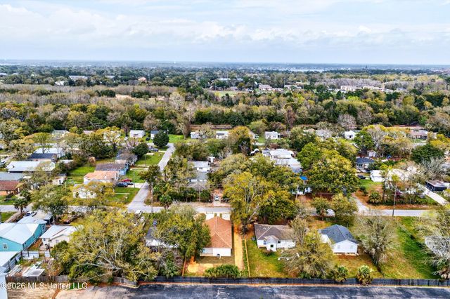 2041 Southern Avenue, Biloxi, MS 39531