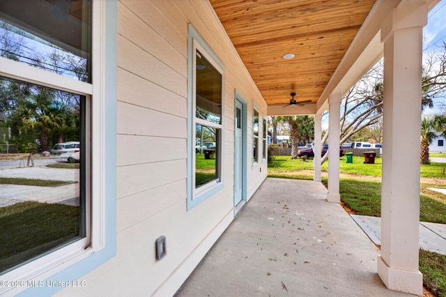 2041 Southern Avenue, Biloxi, MS 39531