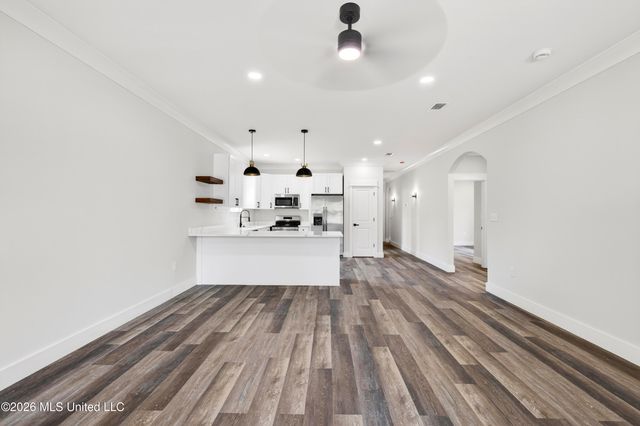 2041 Southern Avenue, Biloxi, MS 39531