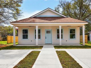 2041 Southern Avenue, Biloxi, MS 39531
