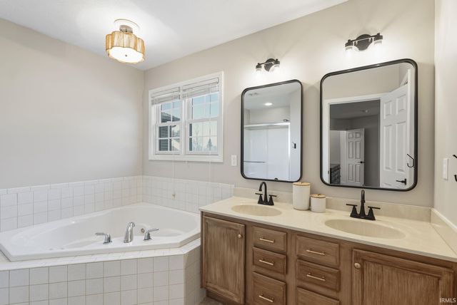 60600 Ashton Way, Elkhart, IN 46517