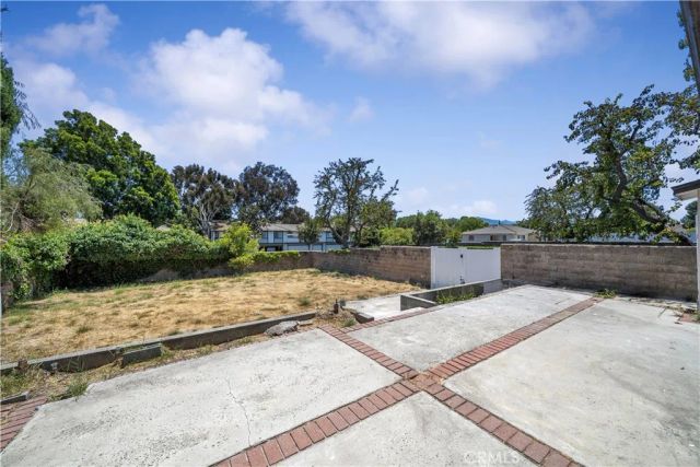 1350 E Hillcrest dr, Thousand Oaks, CA 91362