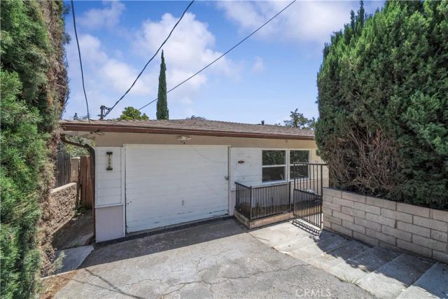 1350 E Hillcrest dr, Thousand Oaks, CA 91362