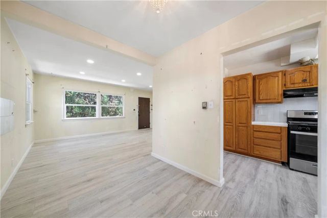 1350 E Hillcrest dr, Thousand Oaks, CA 91362