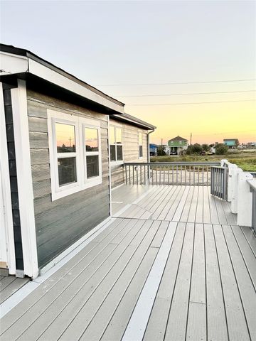 1256 E Canal Drive, Crystal Beach, TX 77650