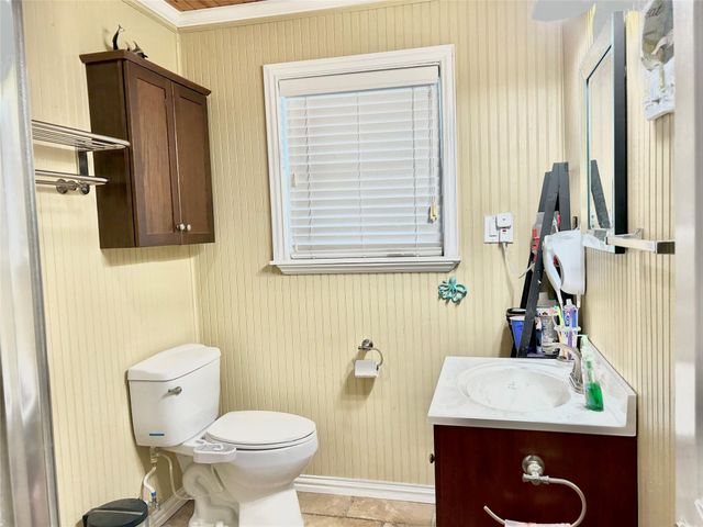 1256 E Canal Drive, Crystal Beach, TX 77650