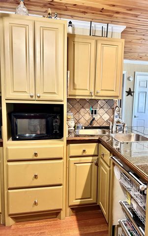 1256 E Canal Drive, Crystal Beach, TX 77650