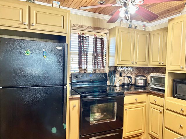1256 E Canal Drive, Crystal Beach, TX 77650