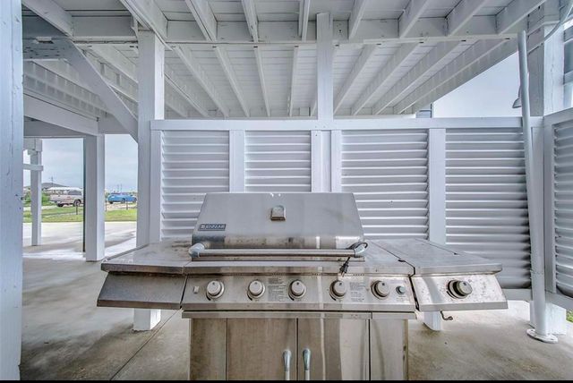 1256 E Canal Drive, Crystal Beach, TX 77650
