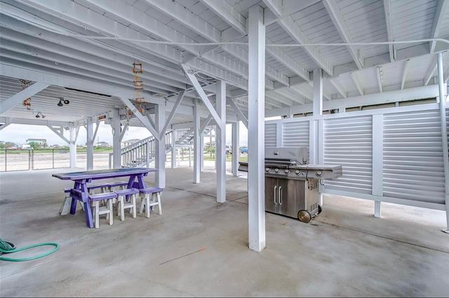1256 E Canal Drive, Crystal Beach, TX 77650