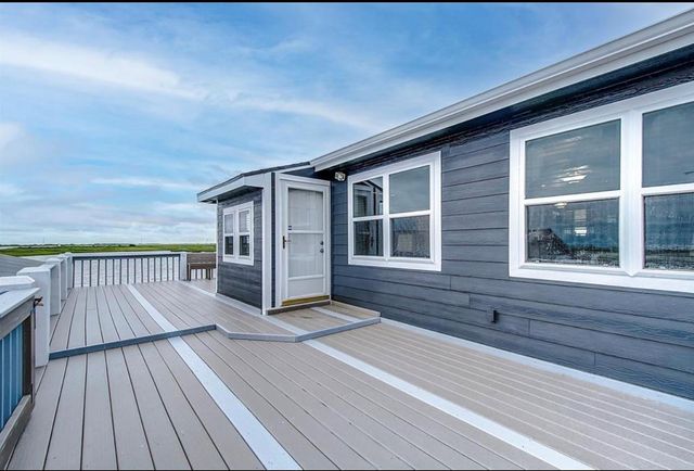 1256 E Canal Drive, Crystal Beach, TX 77650