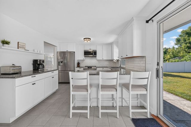 11 Powder Hill Rd, Methuen, MA 01844