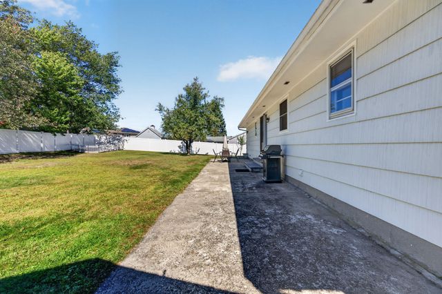 11 Powder Hill Rd, Methuen, MA 01844