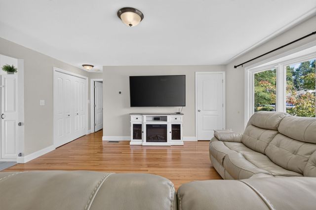 11 Powder Hill Rd, Methuen, MA 01844