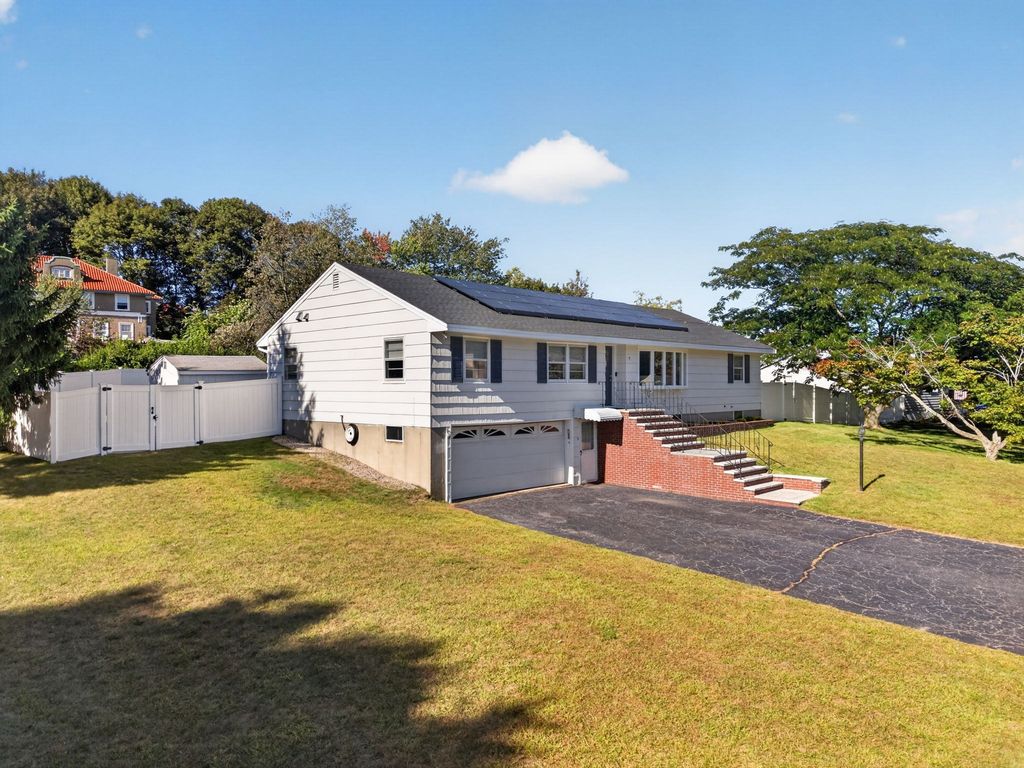 11 Powder Hill Rd, Methuen, MA 01844