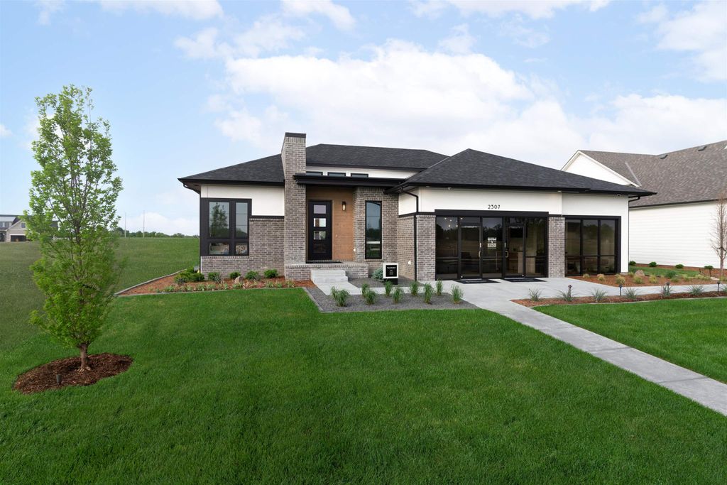 2307 N Sagebrush St, Wichita, KS 67230