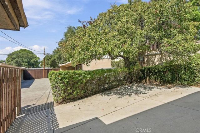 1677 N Lake, Pasadena, CA 91104