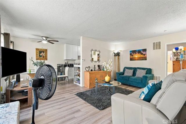 1677 N Lake, Pasadena, CA 91104
