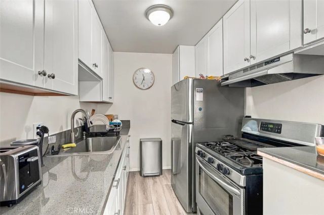 1677 N Lake, Pasadena, CA 91104