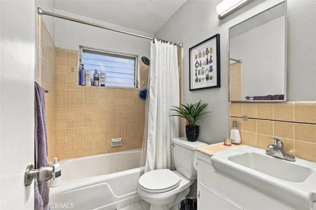 1677 N Lake, Pasadena, CA 91104