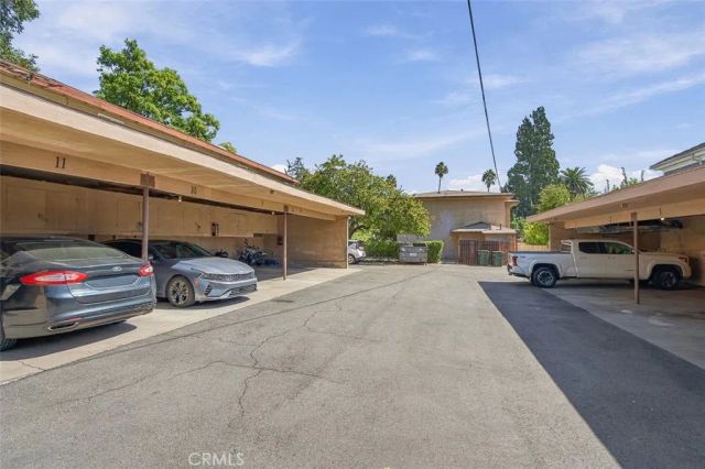 1677 N Lake, Pasadena, CA 91104