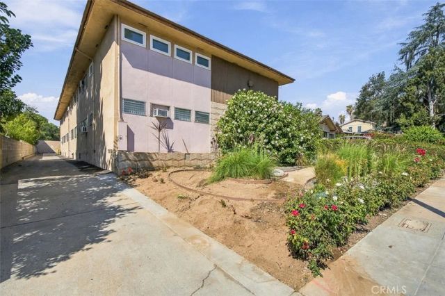 1677 N Lake, Pasadena, CA 91104