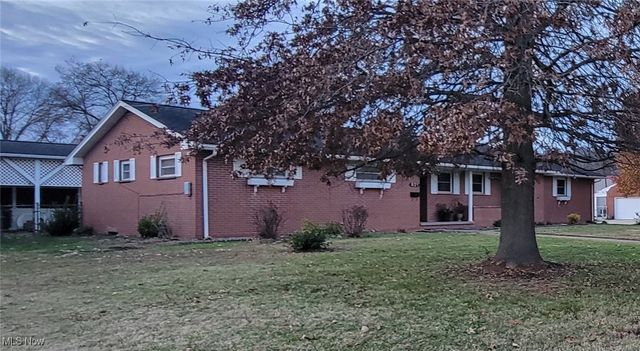 821 Boulevard Drive, Belpre, OH 45714