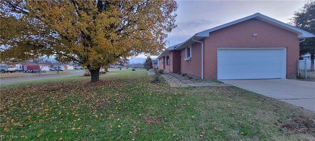821 Boulevard Drive, Belpre, OH 45714
