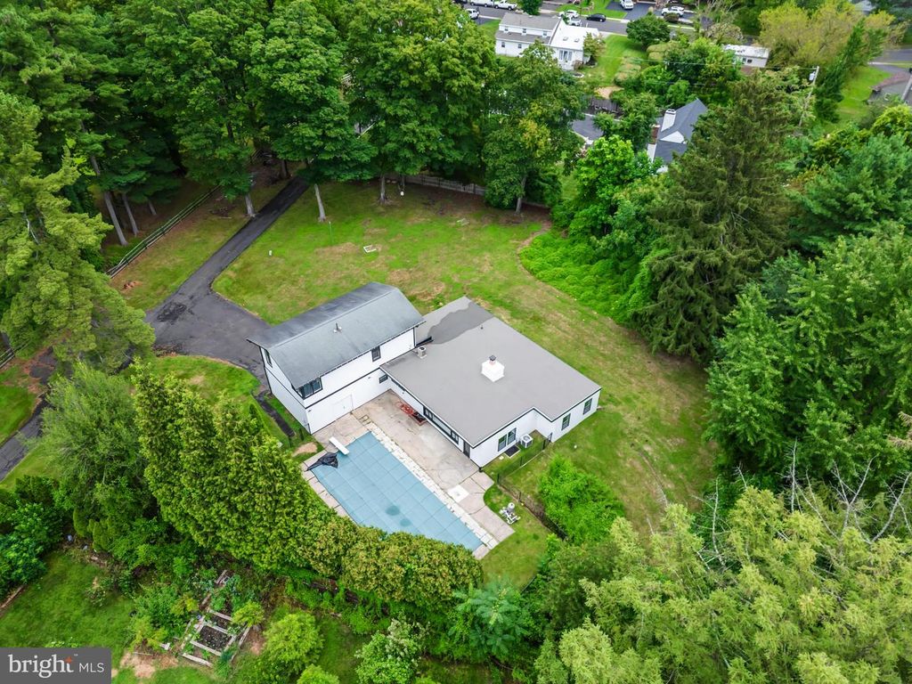 933 FOX CHASE RD, Jenkintown, PA 19046