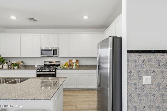 17462 S Hayward Place, Vail, AZ 85641