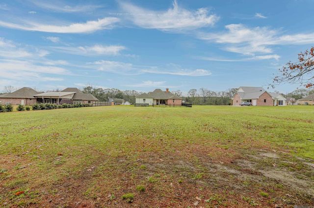 12130 Cane Dr, St Francisville, LA 70775