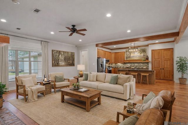 12130 Cane Dr, St Francisville, LA 70775