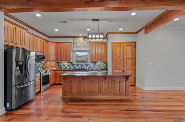 12130 Cane Dr, St Francisville, LA 70775