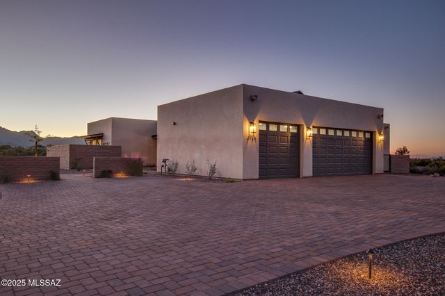 2750 W Black Cloud Court, Tucson, AZ 85745