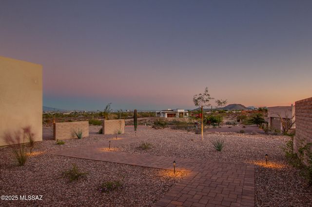 2750 W Black Cloud Court, Tucson, AZ 85745