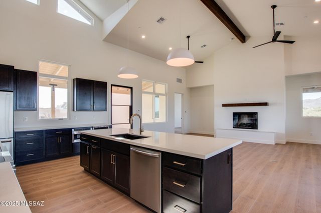 2750 W Black Cloud Court, Tucson, AZ 85745