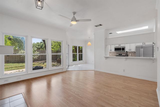 6501 Columbia Oaks CT 10, Austin, TX 78759