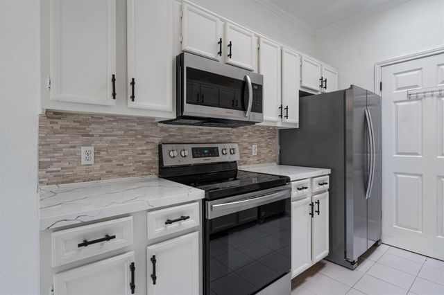 6501 Columbia Oaks CT 10, Austin, TX 78759