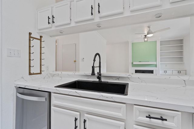 6501 Columbia Oaks CT 10, Austin, TX 78759
