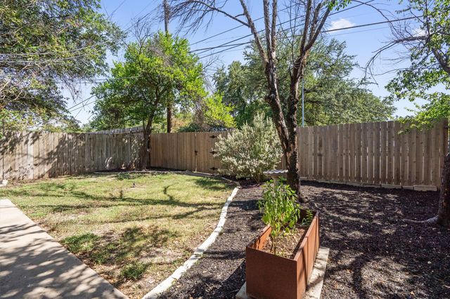 6501 Columbia Oaks CT 10, Austin, TX 78759