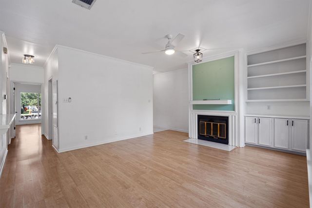 6501 Columbia Oaks CT 10, Austin, TX 78759