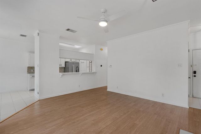 6501 Columbia Oaks CT 10, Austin, TX 78759