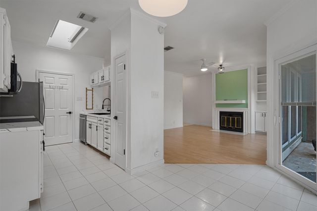 6501 Columbia Oaks CT 10, Austin, TX 78759