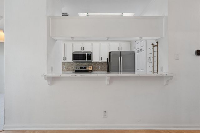 6501 Columbia Oaks CT 10, Austin, TX 78759
