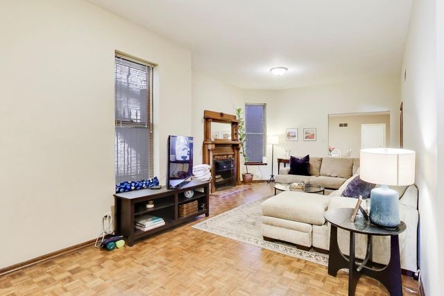 922 W FULLERTON Avenue 1, Chicago, IL 60614