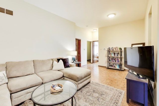 922 W FULLERTON Avenue 1, Chicago, IL 60614