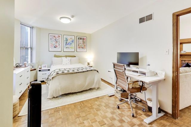 922 W FULLERTON Avenue 1, Chicago, IL 60614