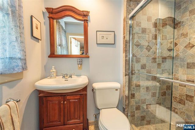 66 Park Avenue, Caldwell, NJ 07006